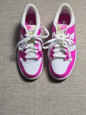 Nike Dunks Hot Pink And White Boys 7Y EUC